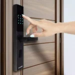5 Rekomendasi Smart Lock Untuk Pintu Kayu